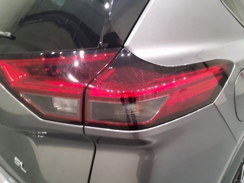 Used 2023 Nissan Rogue SL w/ SL Premium Package image 9