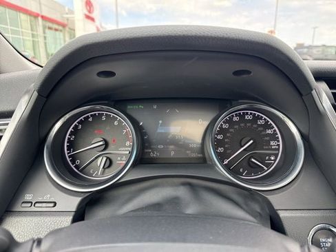 Used 2018 Toyota Camry XLE FWD image 23