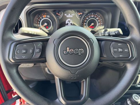 Used 2025 Jeep Wrangler Sport AWD/4WD image 8