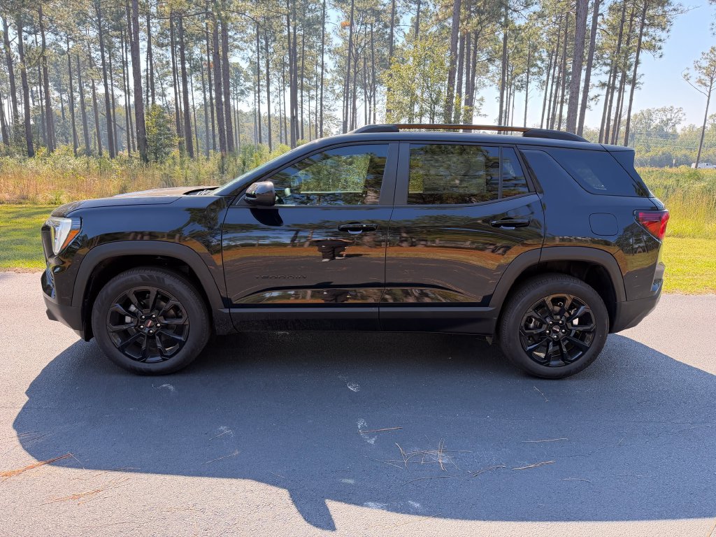 New 2027 GMC Terrain Elevation w/ Elevation Premium Package FWD image 2