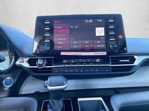 Used 2024 Toyota Sienna XLE image 8