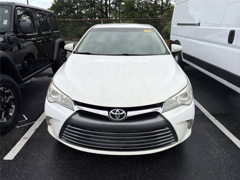 Used 2017 Toyota Camry LE FWD image 2