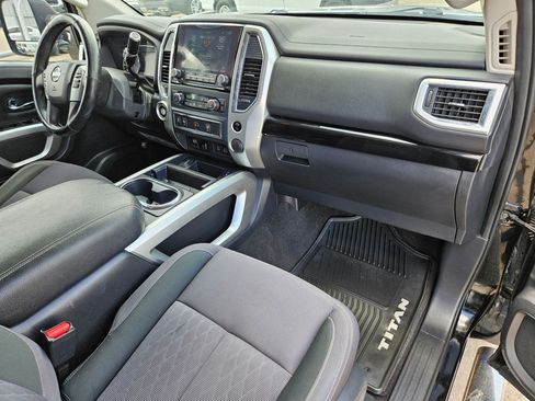 Used 2020 Nissan Titan SV w/ SV Convenience Package RWD image 31