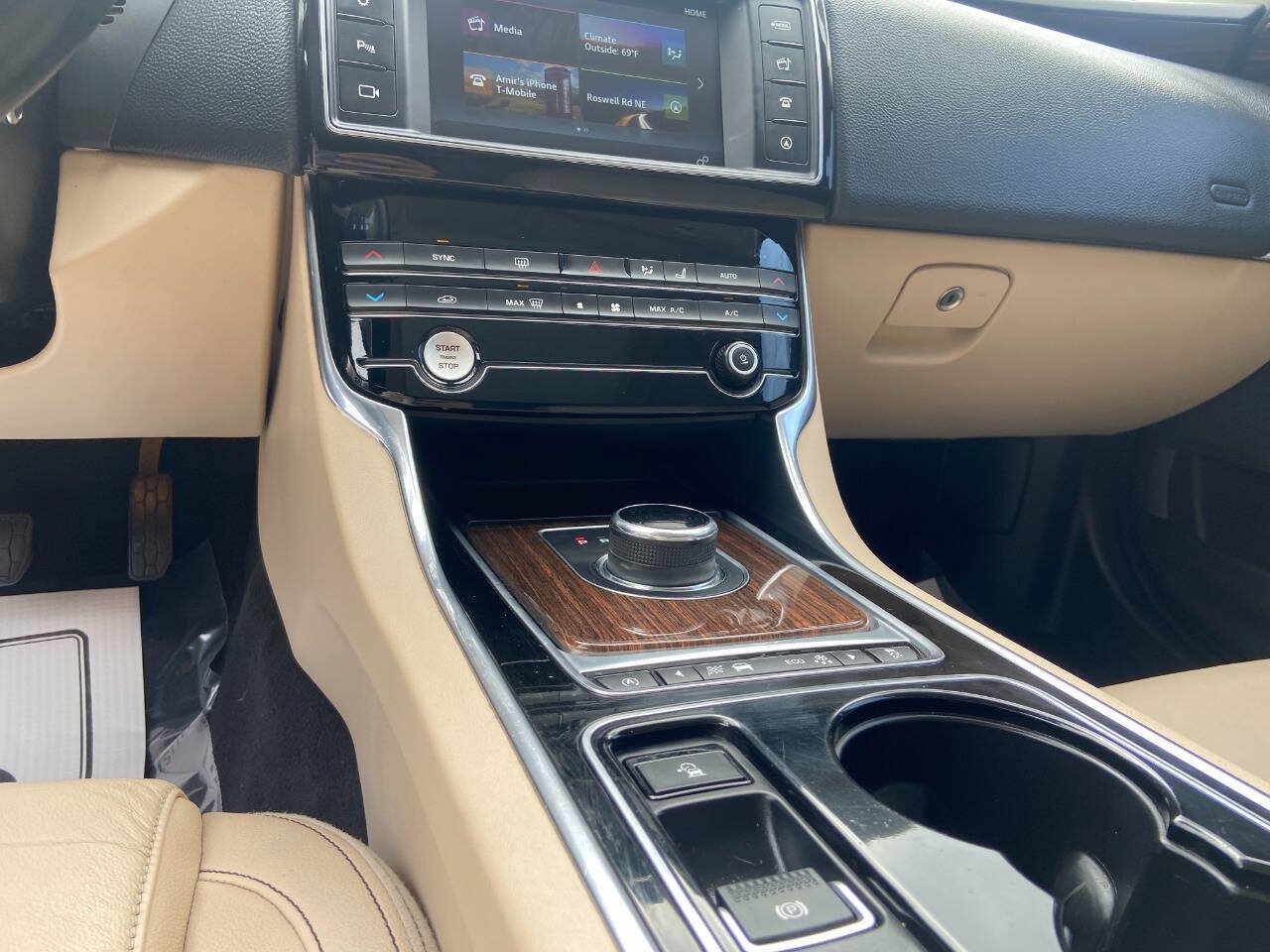 Used 2017 Jaguar XE Prestige RWD image 15