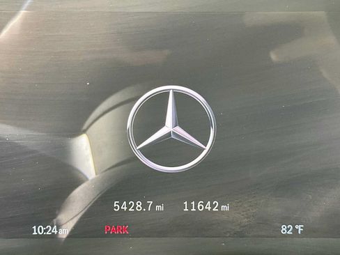 Used 2025 Mercedes-Benz GLC 300 image 12