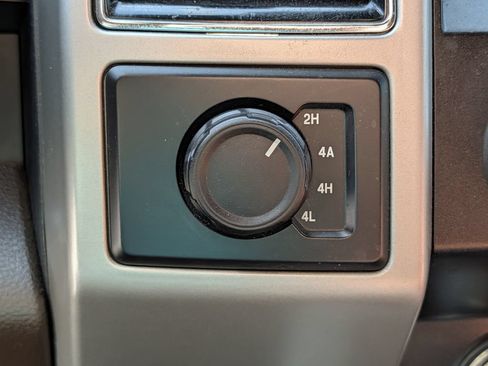 Used 2019 Ford F150 King Ranch w/ Equipment Group 601A Luxury AWD/4WD image 18