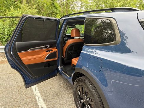 Used 2024 Kia Telluride SX Prestige X-Pro AWD/4WD image 12