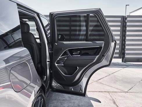 Used 2024 Land Rover Range Rover SE image 20