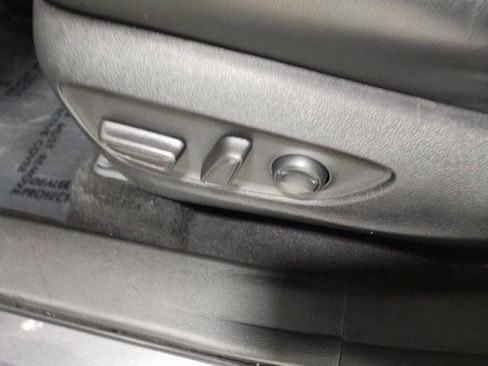 Used 2022 Toyota Highlander XLE AWD/4WD image 25