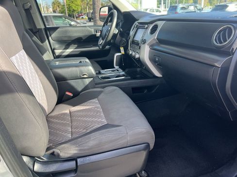 Used 2018 Toyota Tundra SR5 w/ SR5 Upgrade Package AWD/4WD image 34