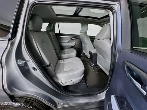 Certified 2025 Toyota Highlander Platinum AWD/4WD image 29