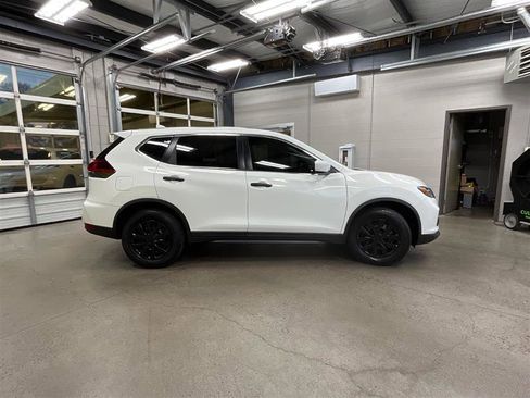 Used 2020 Nissan Rogue S image 6