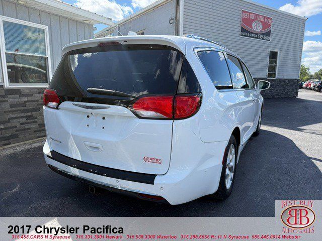 Used 2017 Chrysler Pacifica Touring-L Plus w/ Advanced Safetytec Group FWD image 7