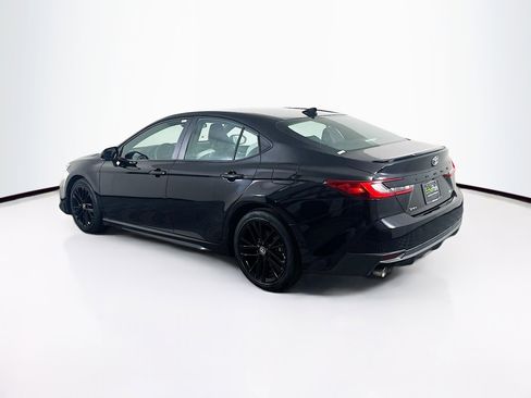 Used 2025 Toyota Camry SE image 5