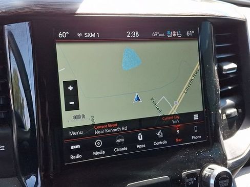 Used 2019 RAM 1500 Laramie AWD/4WD image 3