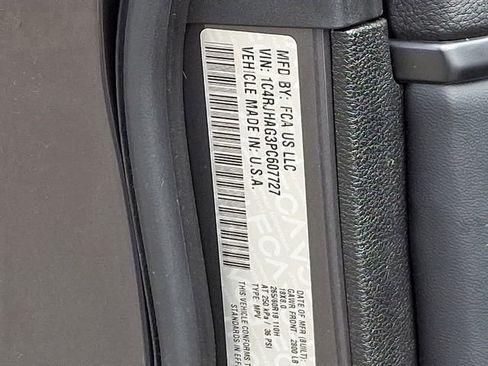 Used 2023 Jeep Grand Cherokee Laredo image 38