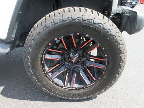 Used 2018 Jeep Wrangler Unlimited Sahara AWD/4WD image 9