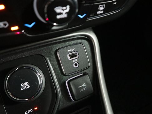 Used 2020 Jeep Compass Latitude w/ Cold Weather Group AWD/4WD image 32