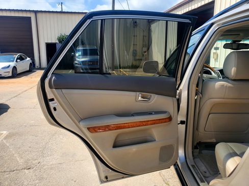 Used 2004 Lexus RX 330 AWD w/ Premium Plus Pkg image 27