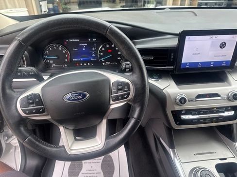 Used 2021 Ford Explorer XLT w/ Equipment Group 202A RWD image 16