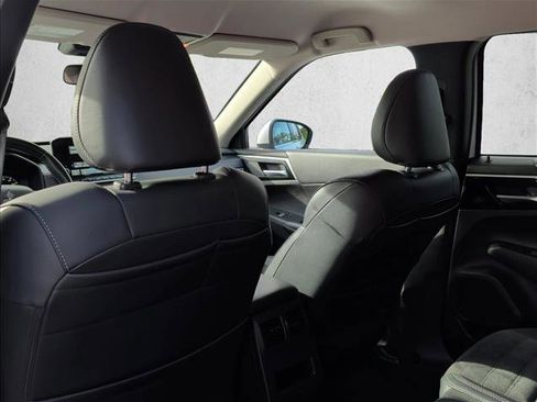 Used 2024 Mitsubishi Outlander 4WD Plug-In Hybrid image 16