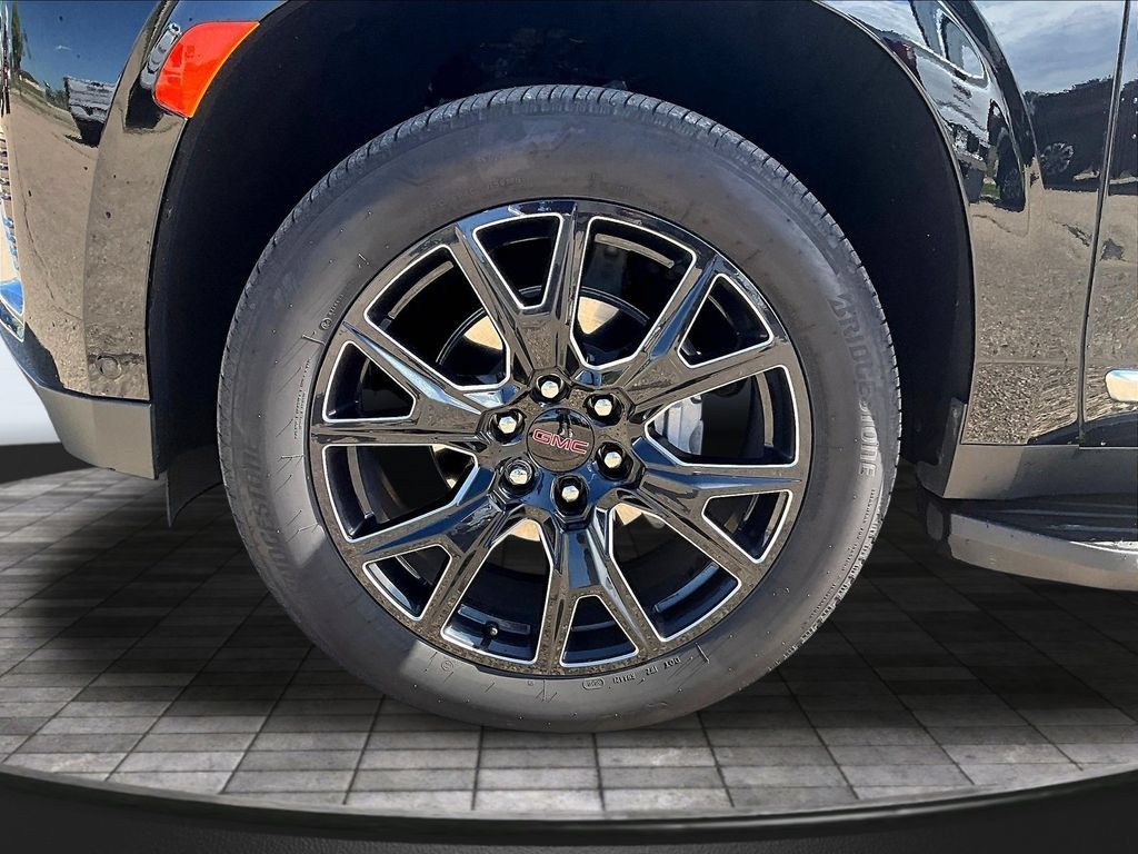 Used 2024 GMC Yukon Denali w/ Advanced Technology Package AWD/4WD image 37