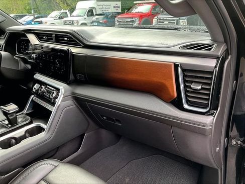 Used 2024 GMC Sierra 1500 Denali AWD/4WD image 17
