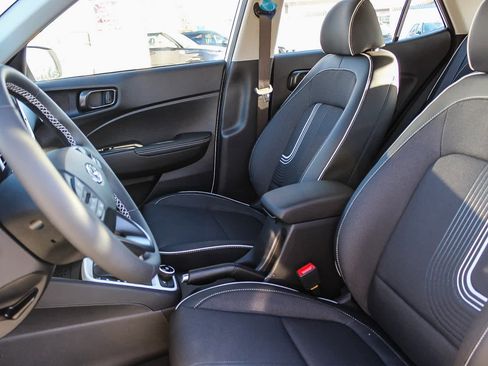New 2025 Hyundai Venue Limited image 15