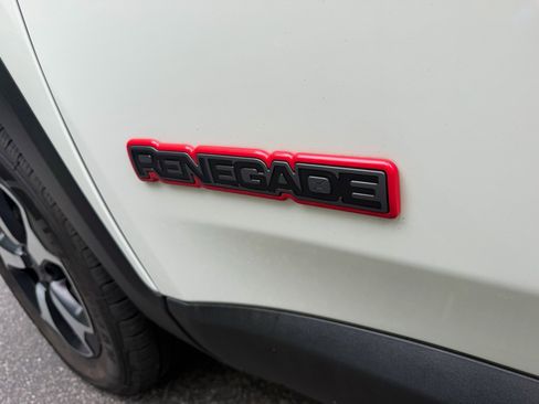 Used 2020 Jeep Renegade Trailhawk w/ Cold Weather Group AWD/4WD image 10