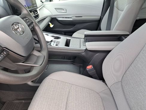 New 2026 Toyota Sienna LE FWD image 18