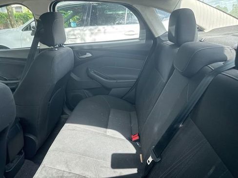 Used 2018 Ford Focus SE w/ SE Appearance Package FWD image 14