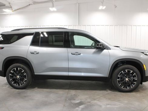 New 2026 Chevrolet Traverse LT w/ Sun and Wheel Package FWD image 11