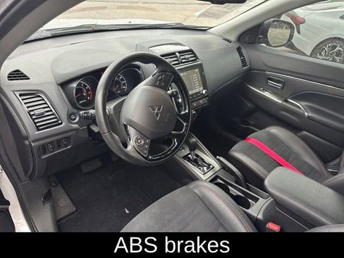 Used 2023 Mitsubishi Outlander Sport SE image 13