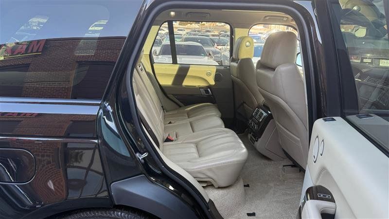 Used 2017 Land Rover Range Rover HSE AWD/4WD image 13