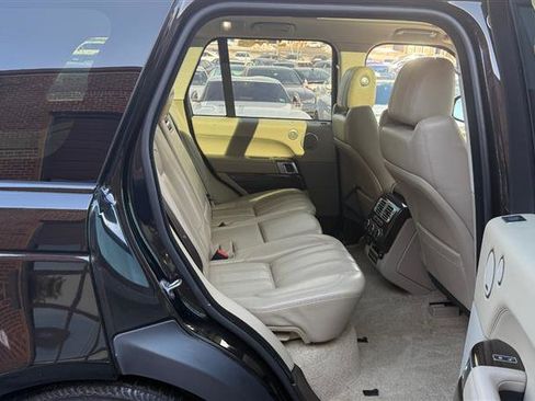 Used 2017 Land Rover Range Rover HSE image 13