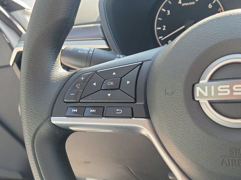 Used 2025 Nissan Altima 2.5 SV FWD image 22