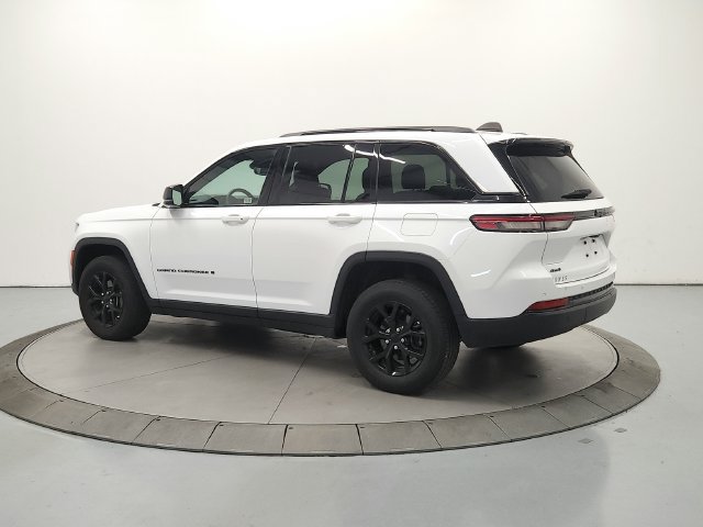 Used 2024 Jeep Grand Cherokee Altitude AWD/4WD image 6