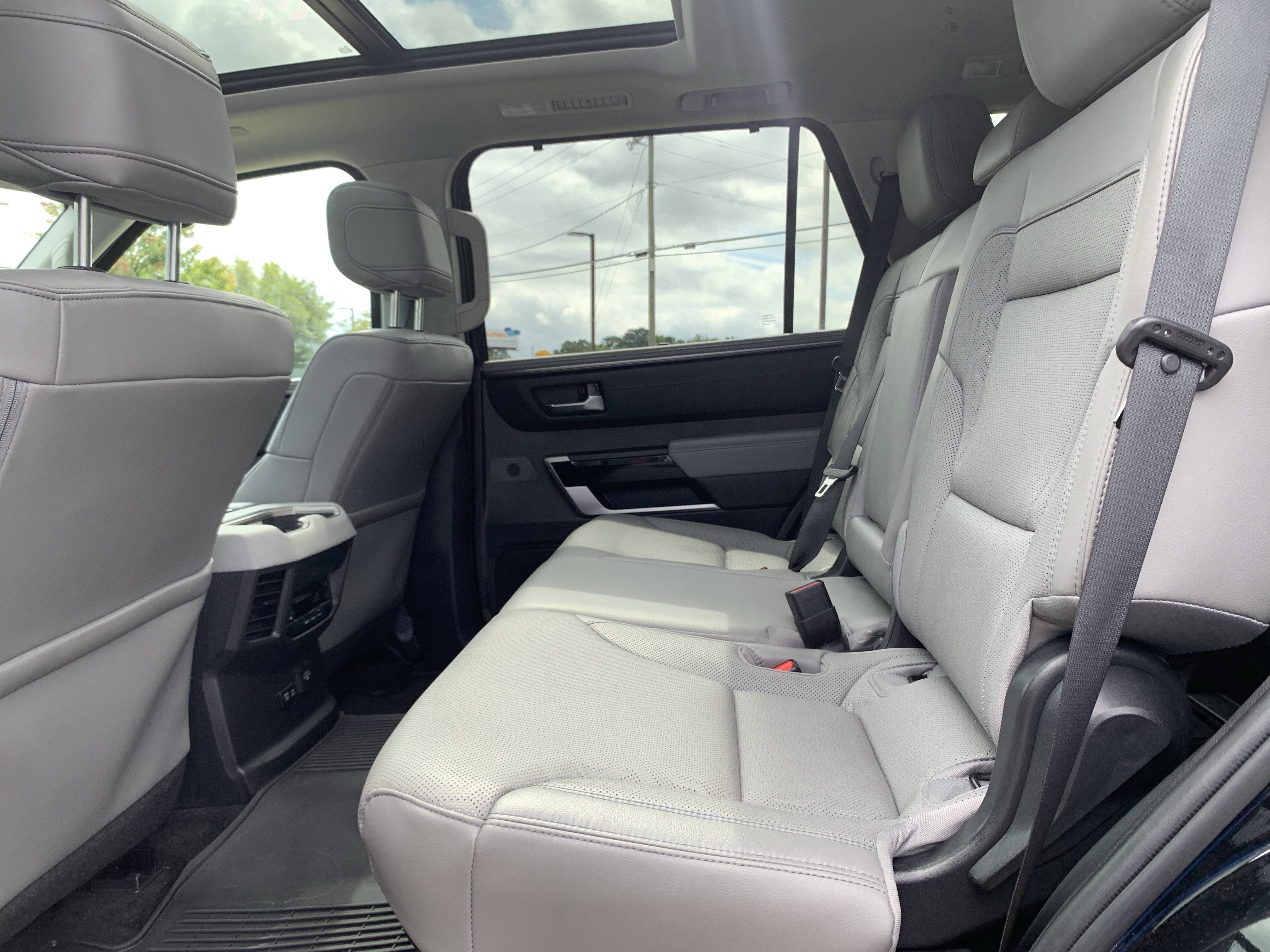 Used 2024 Toyota Sequoia Limited AWD/4WD image 32