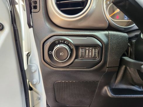 Used 2020 Jeep Wrangler Unlimited Sahara AWD/4WD image 23