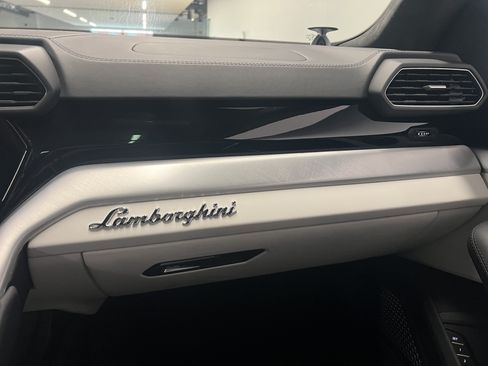 Used 2023 Lamborghini Urus S AWD/4WD image 31