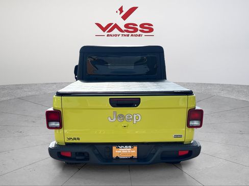 Used 2023 Jeep Gladiator Overland AWD/4WD image 4