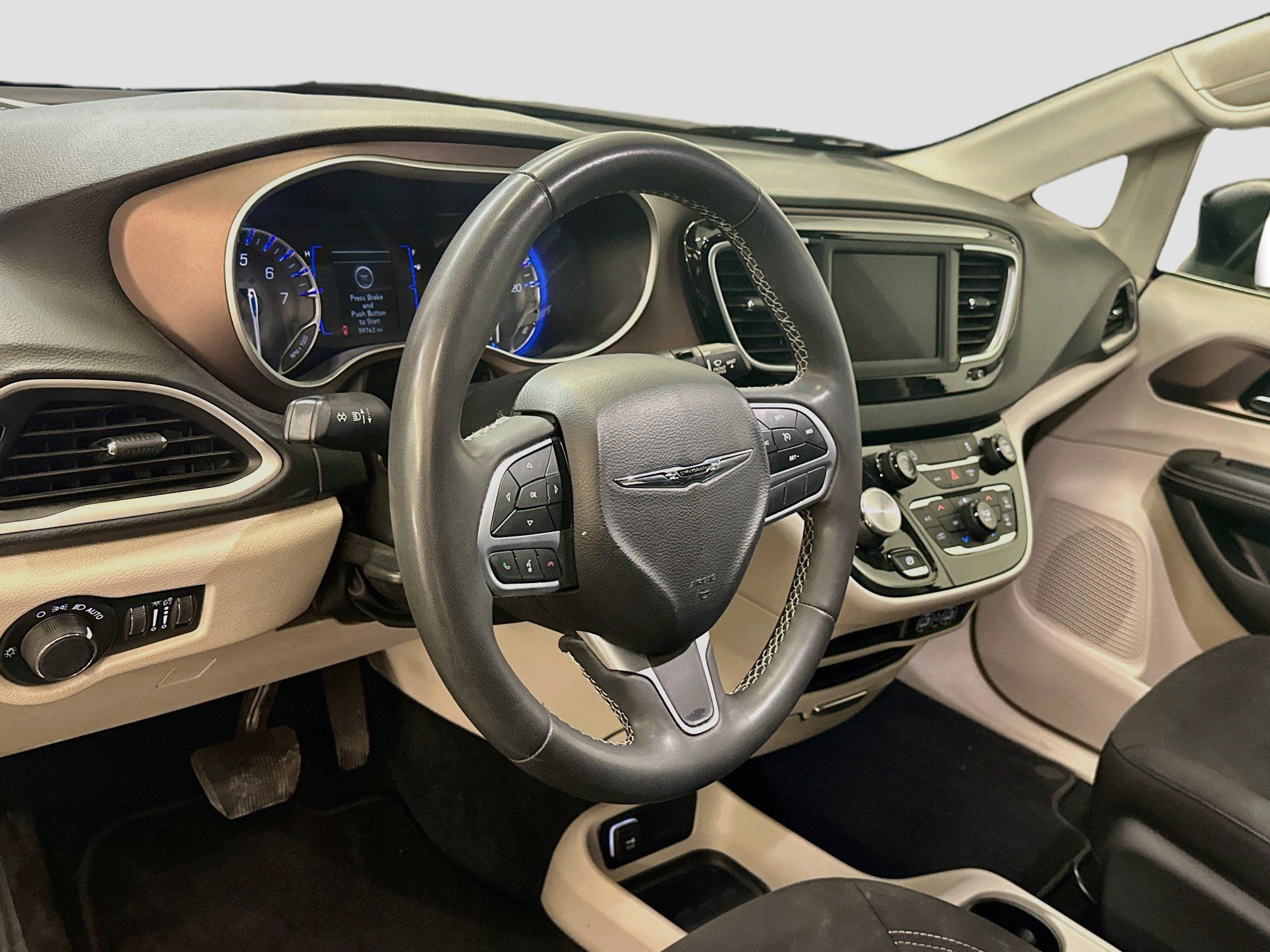 Used 2023 Chrysler Voyager LX FWD image 18