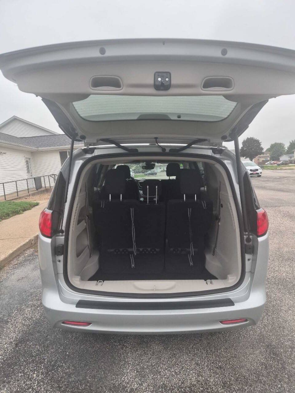 Used 2023 Chrysler Voyager LX FWD image 14