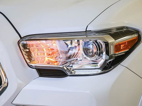 Used 2022 Toyota Tacoma SR5 image 4