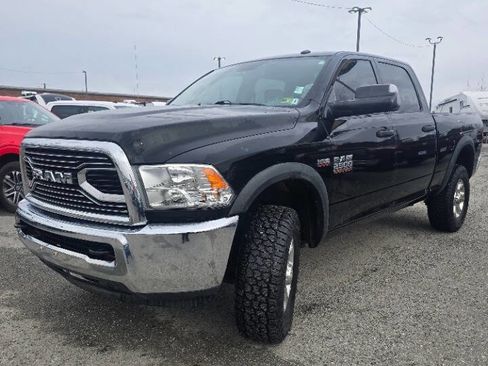 Used 2017 RAM 2500 Tradesman w/ Chrome Appearance Group AWD/4WD image 4