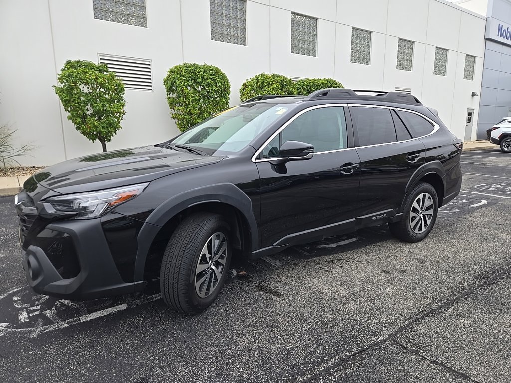 Used 2024 Subaru Outback Premium AWD/4WD image 2