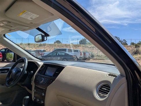 Used 2020 Nissan Pathfinder Platinum image 22