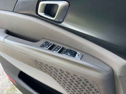 Used 2026 Kia Carnival FWD image 18