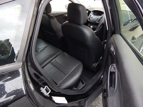 Used 2015 Ford Focus SE w/ Equipment Group 201A image 16