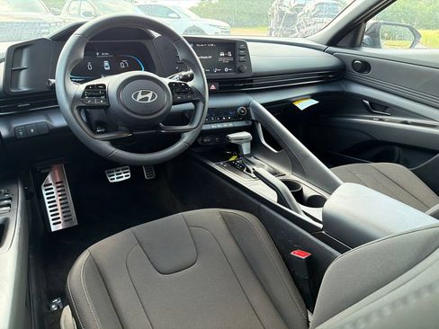Certified 2025 Hyundai Elantra Sport FWD image 22